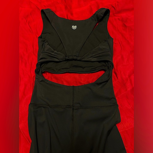 Forever 21 Black cut-out Stretchy Bodysuit Size Small Gym wear Activewear NWOT - Picture 3 of 3